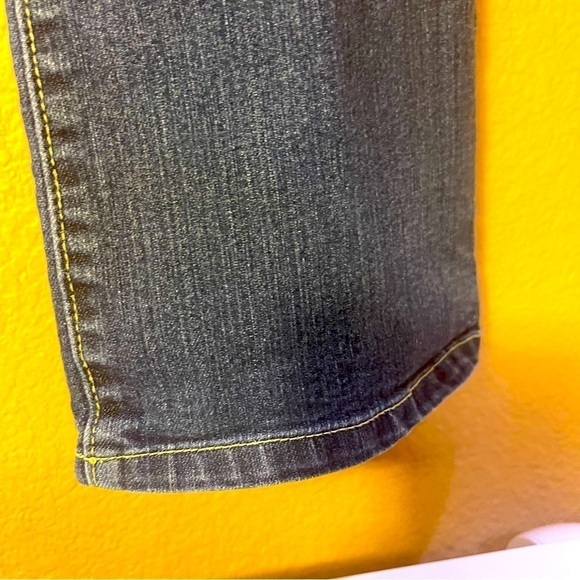Kenneth COLE Boot Cut Jeans Size 26 Preloved with Some Wear Stretchy Light Denim - Picture 4 of 13
